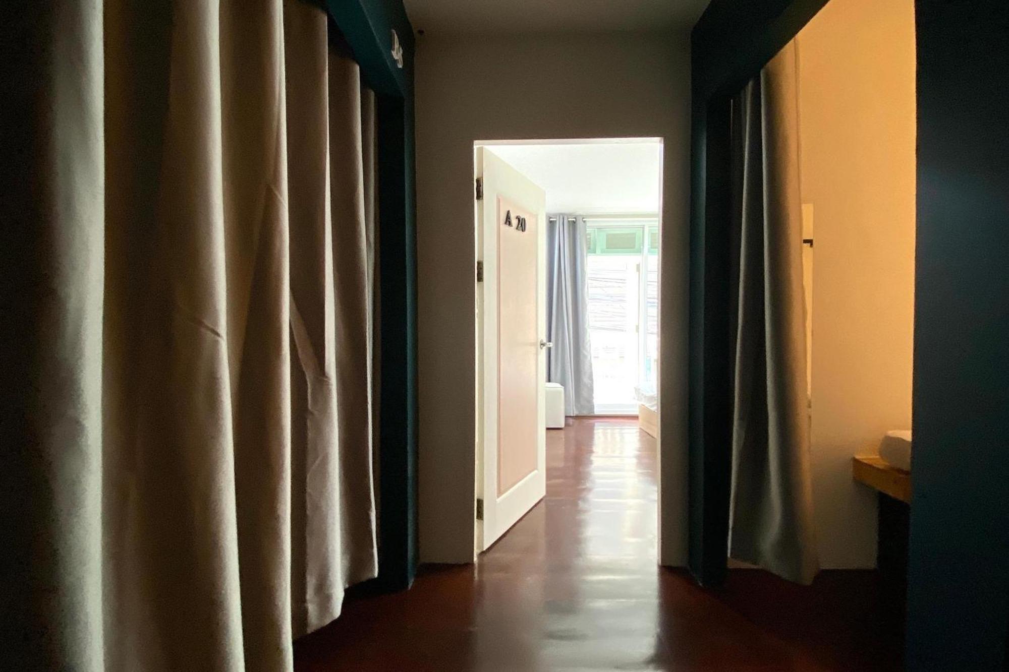 Forgotten Hostel Silom バンコク都 エクステリア 写真