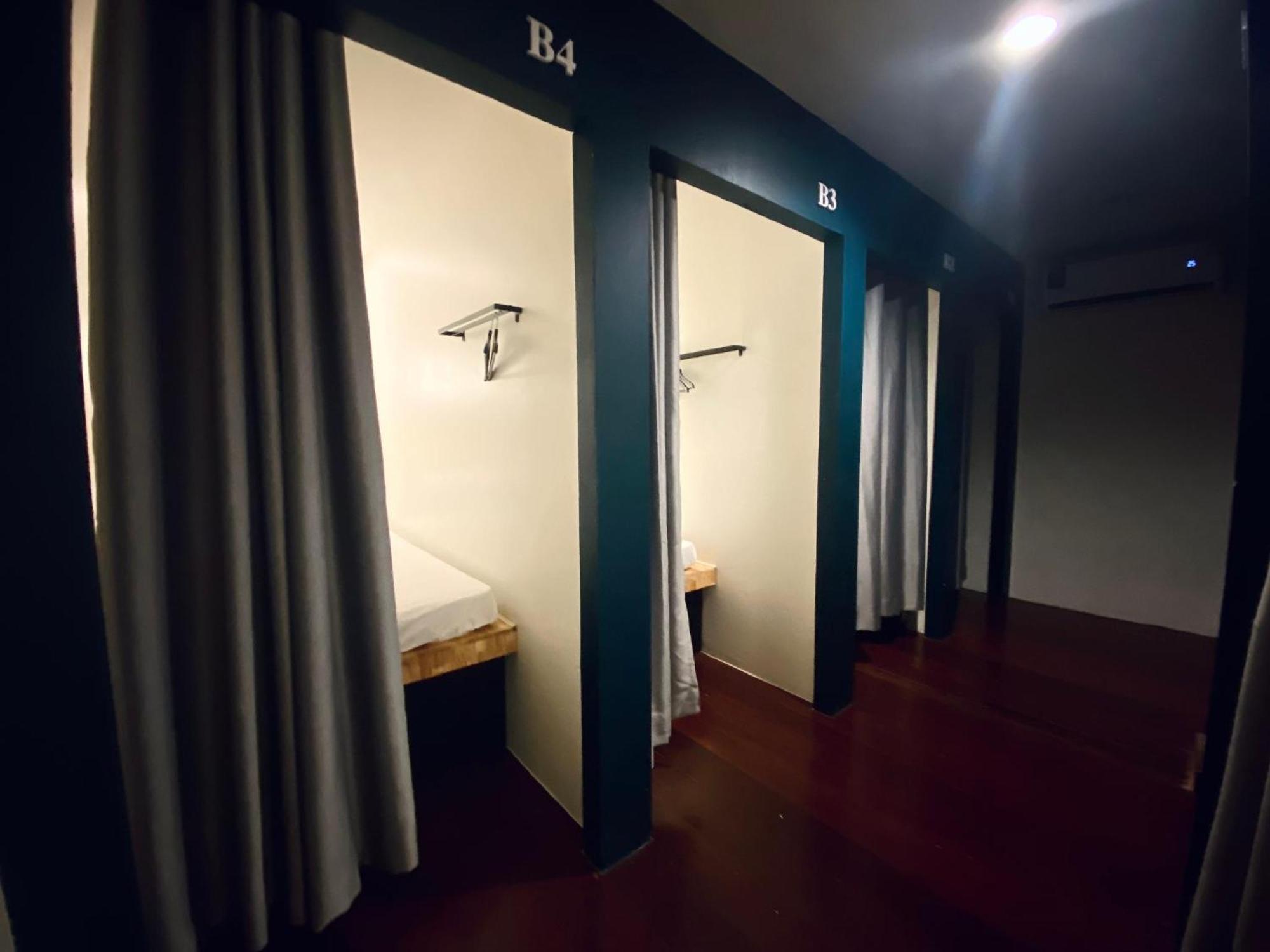 Forgotten Hostel Silom バンコク都 エクステリア 写真