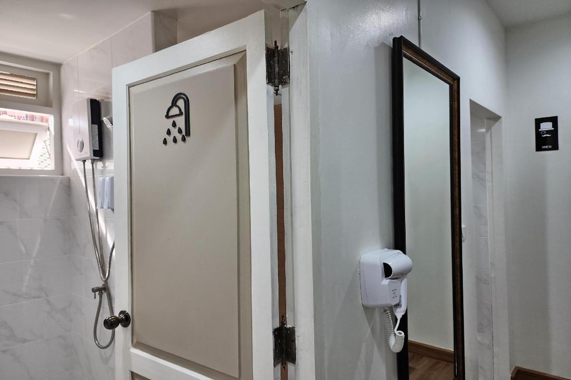 Forgotten Hostel Silom バンコク都 エクステリア 写真