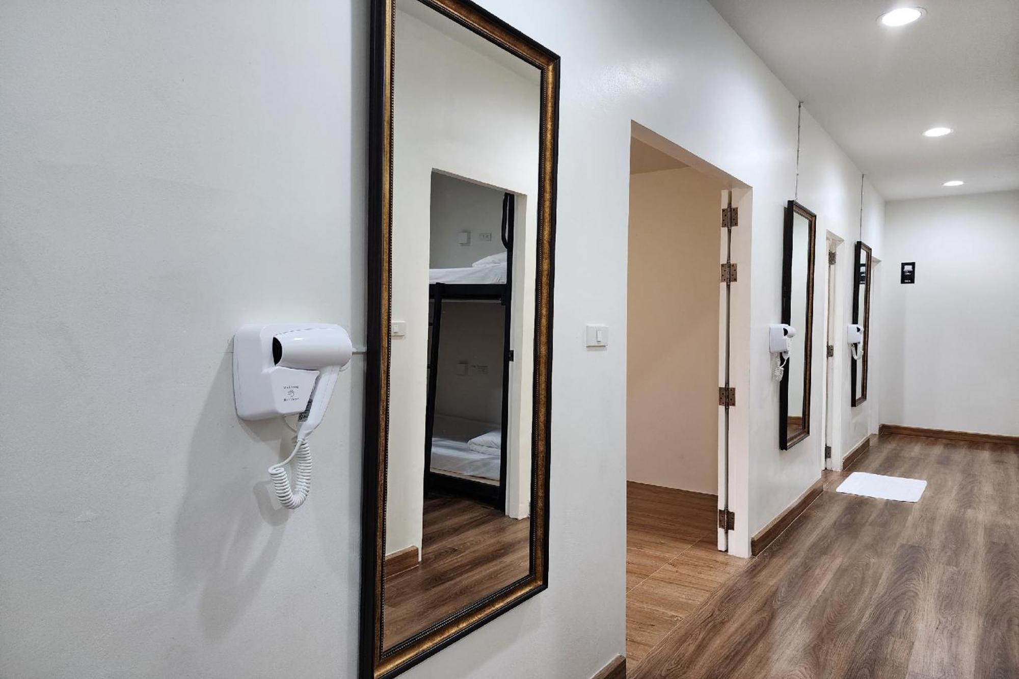 Forgotten Hostel Silom バンコク都 エクステリア 写真